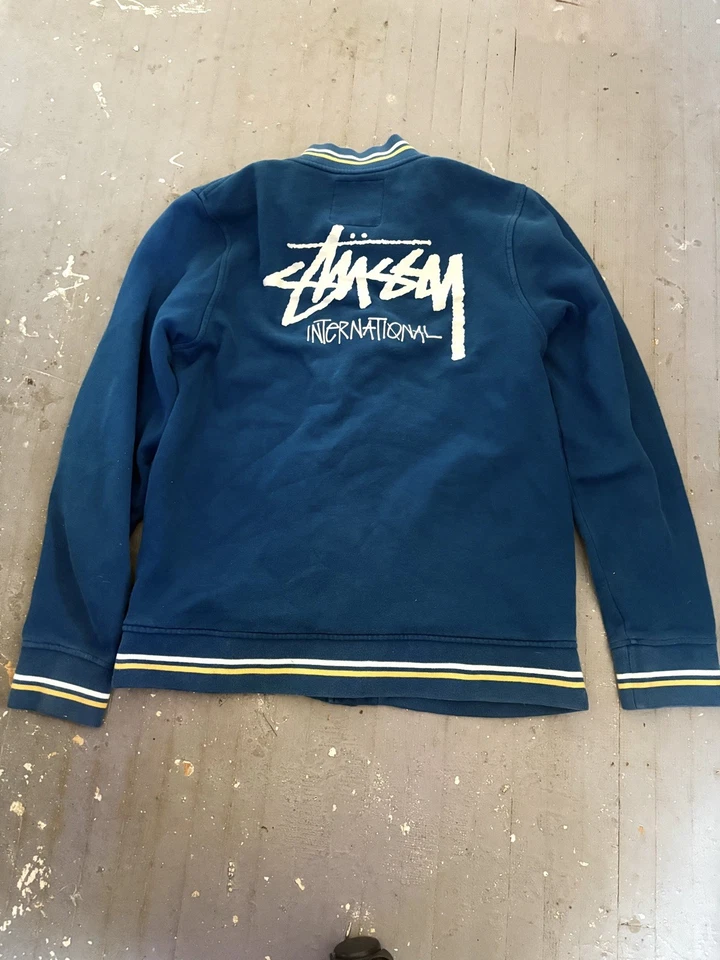 Chaqueta Universitaria Bombardero Vintage Stussy World Tour LANA (EXTRA GRANDE) Azul y Amarillo Foto 1 de 4