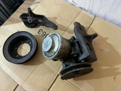 Bomba de dirección asistida Toyota Land Cruiser 3B BJ60 FJ60 BJ70 FJ70 Foto 1 de 4