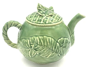 Bordallo Pinheiro Green Leaf Teapot 7.5"x9"x6.5" Portugal Majolica Ceramic GOOD - Picture 1 of 13