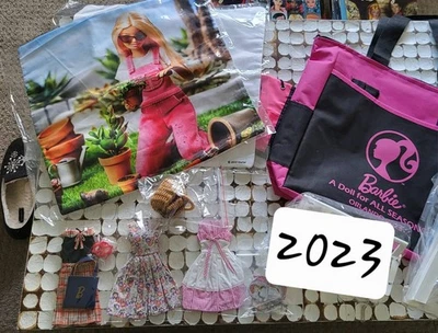 NBDCC Barbie convención regalos 2023 Orlando bolsa prendedores vestidos fundas de almohada ligeras Foto 1 de 4