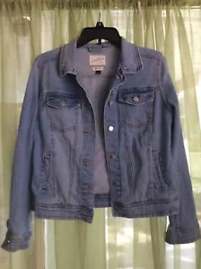 WOMEN'S SZ M Universal Threads FREEDOM Distressed Denim Jean Jacket LT. BLUE - Picture 1 of 9
