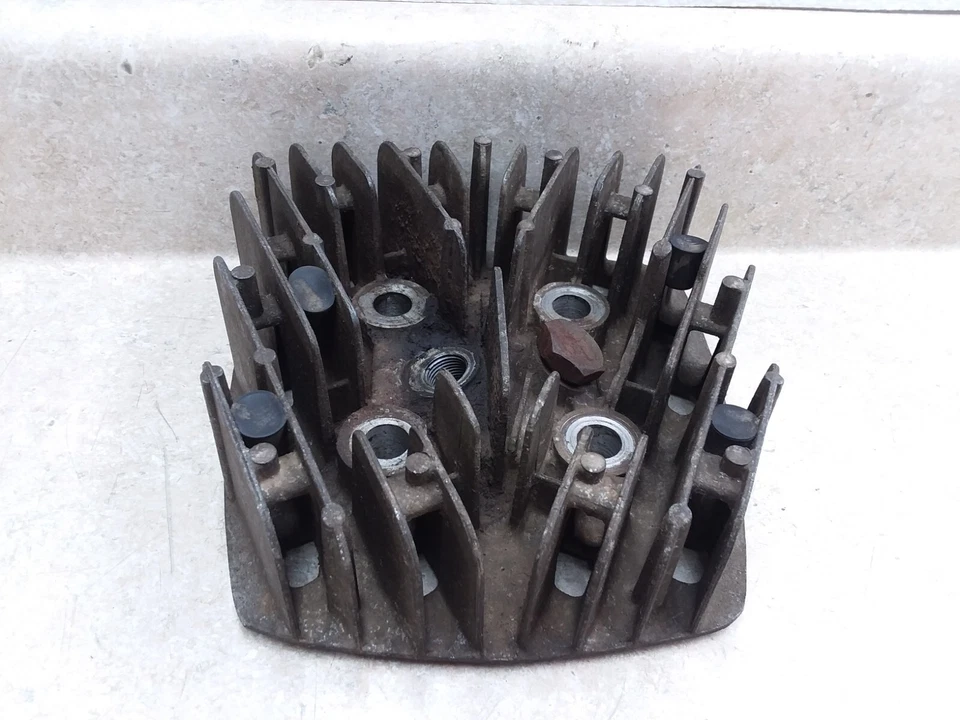 铃木 125 TC125 Prospector 发动机气缸盖 1972 ANX — 第 1/4 张图片