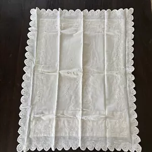 Lauren Ralph Lauren Cottage Core White Cotton Scalloped Embroidered Pillow Sham - Picture 1 of 5