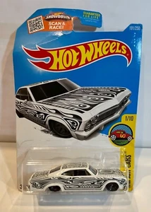 Hot Wheels HW Art Cars 2016 1/10 '65 Chevy Impala blanco con arte negro - Imagen 1 de 3