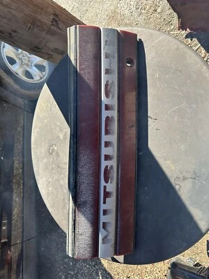 PANEL DE DECORACIÓN LUZ TRASERA CENTRAL MITSUBISHI ECLIPSE 90-91 Foto 1 de 2