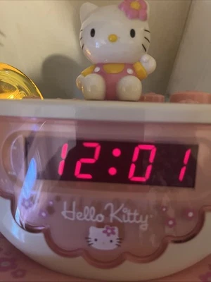 Hello Kitty Tea Cup Alarm Clock Radio AM/FM Night Light Lemon KT2055 Sanrio  - Image 1 of 4