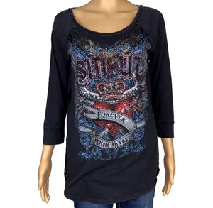 Camiseta Sinful by Affliction Talla M Forever Love Gráfica Alas Corazón Corona Negra Rock - Imagen 1 de 7