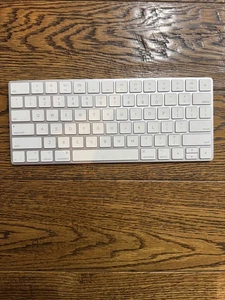 Apple Magic Keyboard Model A1644 Wireless Bluetooth - White - Picture 1 of 7
