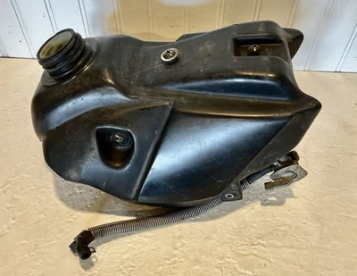 2005 KAWASAKI KLX 110 OEM TANQUE DE COMBUSTÍVEL 51001-1676-6Z combustível Petcock 51023-1342 - Imagem 1 de 4