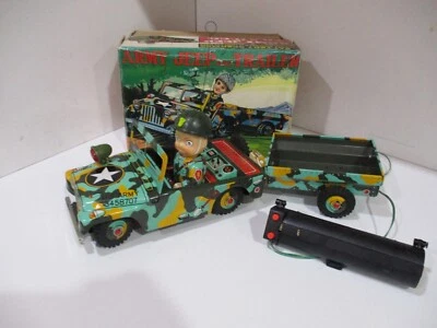 RADIO COMAND JEEP WITH TRAILER BATTERY OP- ORIGINAL BOX- WORKS- TIN JAPAN-MINT- - Image 1 of 4