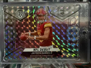 2024 Panini Mosaic - Jayden Daniels NFL Debut #272 Mosaic Prizm (RC) - Picture 1 of 6