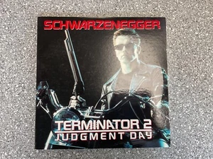 TERMINATOR 2 JUDGMENT DAY MOVIE SCHWARZENEGGER LASER DISC - Picture 1 of 4