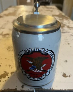 Birra tedesca vintage NRA National Rifle Association Stein Kamp Ferdinand 0,5 litri - Foto 1 di 9
