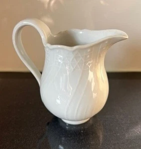 Hutschenreuther Milchkännchen klein “ Dresden“ weiß 9 cm - Bild 1 von 5