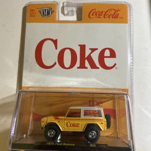 M2 Machines 1:64 76 Ford Bronco 'Coke' Chase, neu im Karton ungeöffnet. A-28 - Bild 1 von 3