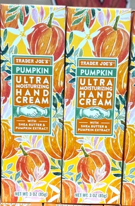 Paquete de 2 cremas de manos ultra hidratantes Trader Joe’s Pumpkin de 3 oz cada caja de lujo NUEVO - Imagen 1 de 5