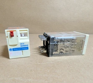 Schneider Electric RXM2AB1B7 Relay, DPDT, 12A 24VAC, Test Button (NNB) - Picture 1 of 8