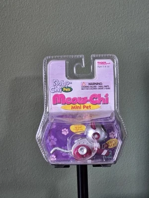 Hasbro Tiger Electronics Robo-Chi Mini Pets Meow-Chi Wind-Up 59740 New Vintage - Image 1 of 2