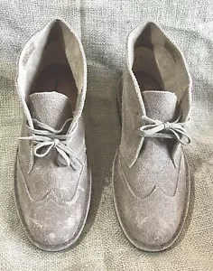 CLARK WOMEN'S WINGTIP CREPE SOLE SIZE 10 - Picture 1 of 6