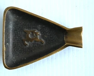 Cenicero de cigarrillo individual vintage coleccionable pequeño latón ciervo hecho en Israel - Imagen 1 de 3