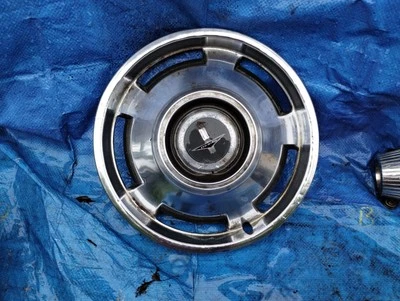 Chevrolet Monza 1965 65 tapacubos cubierta de rueda Chevy tapas centrales de colección  Foto 1 de 4