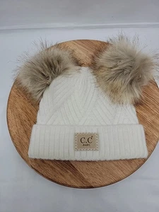 C.C Baby weiße Strickmütze mit doppeltem Bommel - Kunstfell - Bild 1 von 6