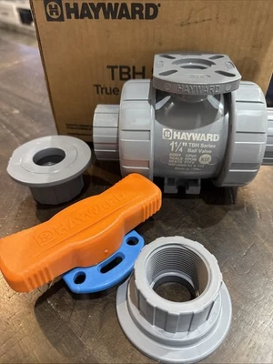 Hayward TBH SERIES 2125  1 1/4” CPVC BALL VALVE  - Image 1 of 4