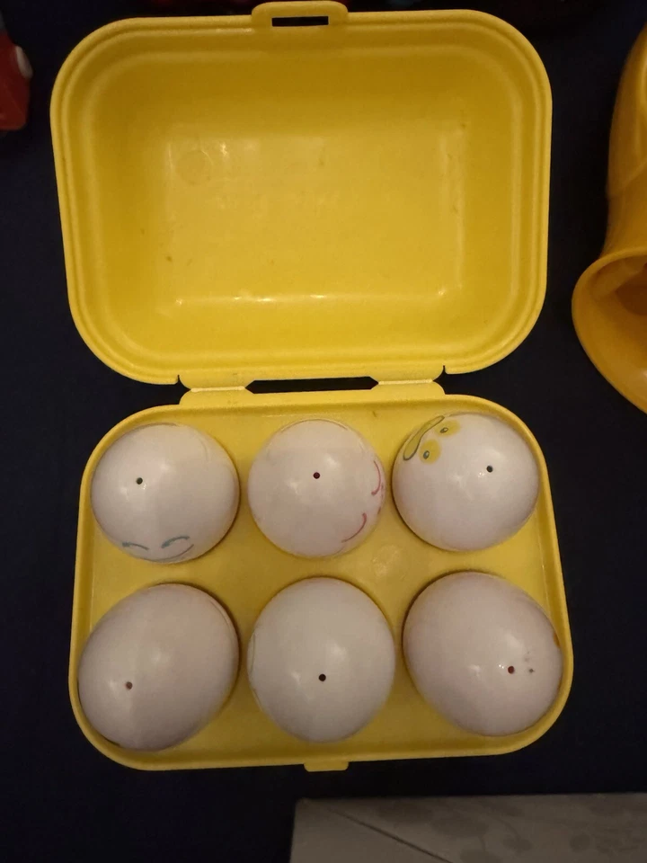 TOMY Hide and Squeak Eggs Activity Toy (E1581) - Image 1 of 1