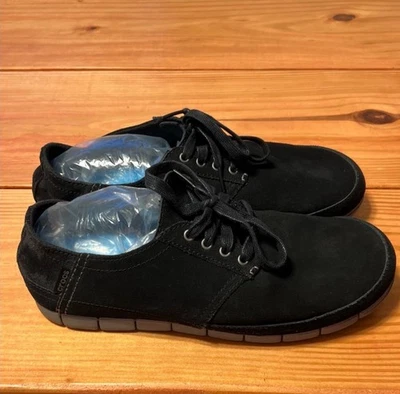 Mocasín Crocs de gamuza negro con cordones con suela elástica para hombre talla US 11 Foto 1 de 4