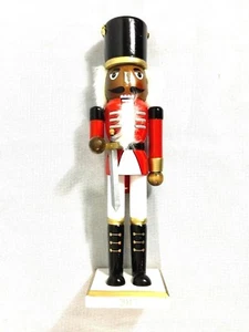 Cascanueces Soldado Barba Espada Sombrero con Cadenas Madera 15" Navidad Piel Oscura Raro - Imagen 1 de 5