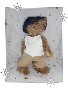 ⑤ - Peluche Ours Beige T-shirt Pantacourt Chapeau   Louise Mansen  36 cm - Picture 1 of 3