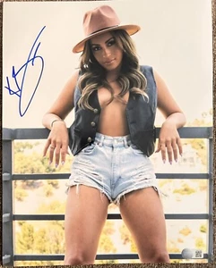 Kayla Braxton handsigniert 11x14 auf Zaun - Bild 1 von 1