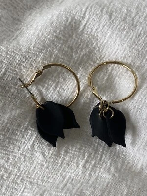 NEW Thin Gold Hoops With Black Acrylic Leaf Petal Dangle earrings hook Pierced - Image 1 of 3