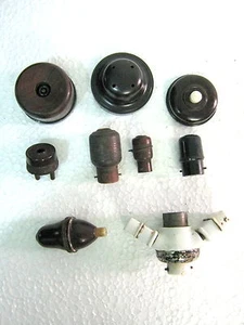 NINE VINTAGE LIGHT BULB HOLDER CONNECTOR BELL SWITCH BAKELITE - Picture 1 of 5