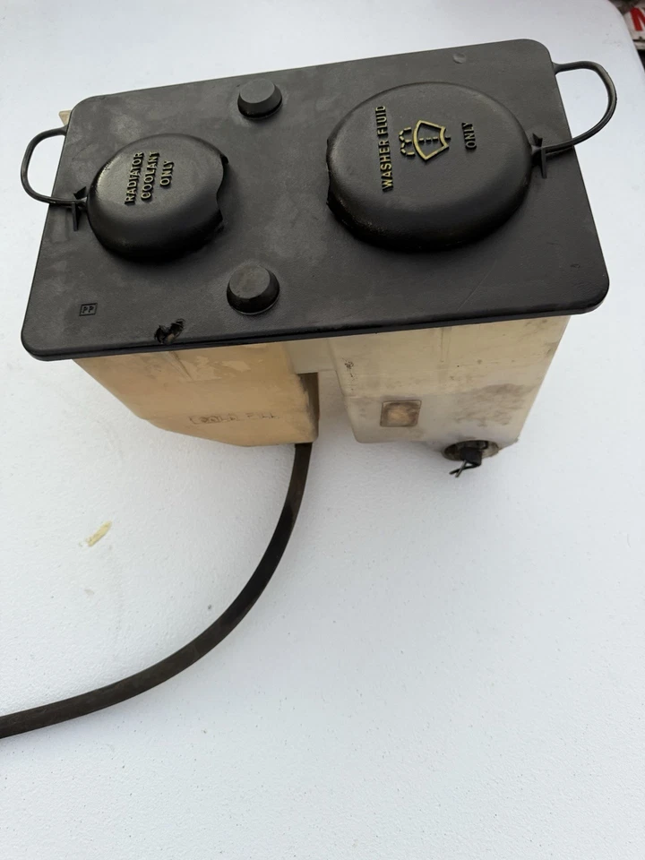 87-96 FORD F150/F250/F350/BRONCO Botella de líquido para lavadora Bomba de depósito de refrigerante OEM Foto 1 de 4