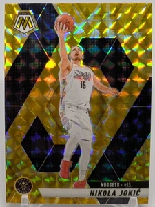 Mosaico Panini 2024-25 - Nikola Jokic #117 reactivo amarillo mosaico Prizm - pepitas - Imagen 1 de 3
