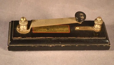 VINTAGE TELEGRAPH MORSE CODE KEY / BRAUN CORPORATION - WELCH MANUFACTURING CO - Image 1 of 4