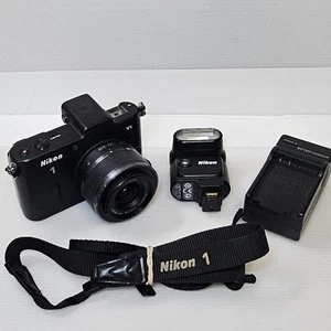 Nikon 1 V1 Mirrorless 10MP Camera w Nikkor 10-30mm & SB-N5 Flash - Picture 1 of 15