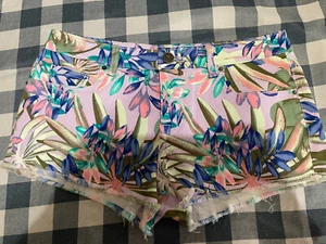 VS Victoria's Secret boyfriend shorts lavender Floral Beachy Size 4. 31x2. CUTE! - Picture 1 of 9