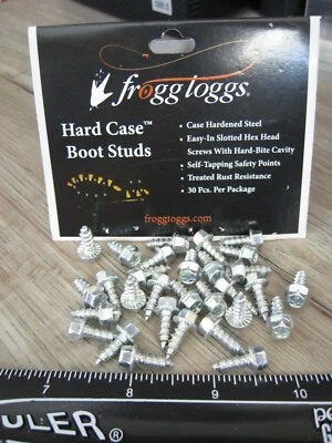 30 tacos de tracción Frogg Toggs para botas de vadeo con clavos de estuche rígido autorroscantes Foto 1 de 4