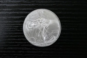 2010 Walking Liberty One Dollar Coin mint - Picture 1 of 2