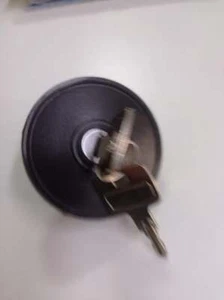 FIAT BARCHETTA 99> TAPPO SERBATOIO CARBURANTE COMPLETO DI CHIAVI - Foto 1 di 1