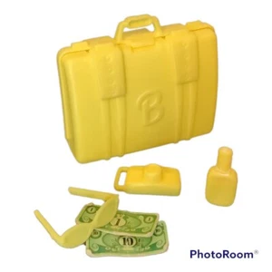 Barbie Puppe gelber Koffer und Zubehör 5-teiliges Set - Bild 1 von 12