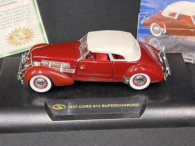 Signature Diecast 1937 Cord 812 Supercharged 1:32 Model - Image 1 of 4