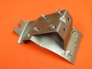 69, 70, Shelby Mustang BOSS Passengers Side Fold Down Seat Latch Bracket Cut Out - Bild 1 von 9