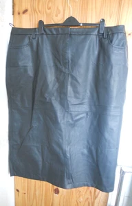 SIGUIENTE FALDA MIDI RECTA IMITACIÓN CUERO NEGRA 26r TALLA PLUS NUEVA CON ETIQUETA - Imagen 1 de 2
