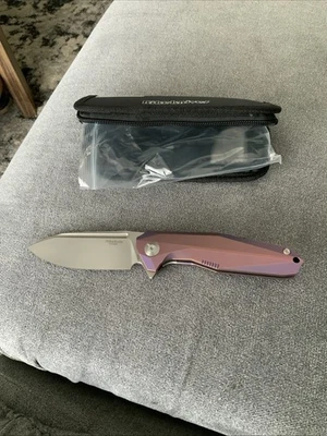 Cuchillo plegable Rike Knives RK 1504B azul/púrpura titanio M390 acero inoxidable Foto 1 de 4