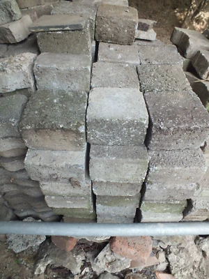 Alte beton Pflastersteine gebraucht 15x15x10 Sanierung Platten Pflaster Steine L - Bild 1 von 4