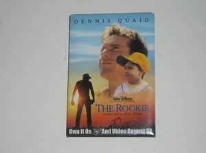 Walt Disney The Rookie Dennis Quaid Pinback Werbung Pin Button Film - Bild 1 von 2
