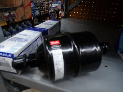 DML164-023Z5044-DANF   DANFOSS 1/2IN FLARE DRIER 16 CUBIC IN - Image 1 of 3